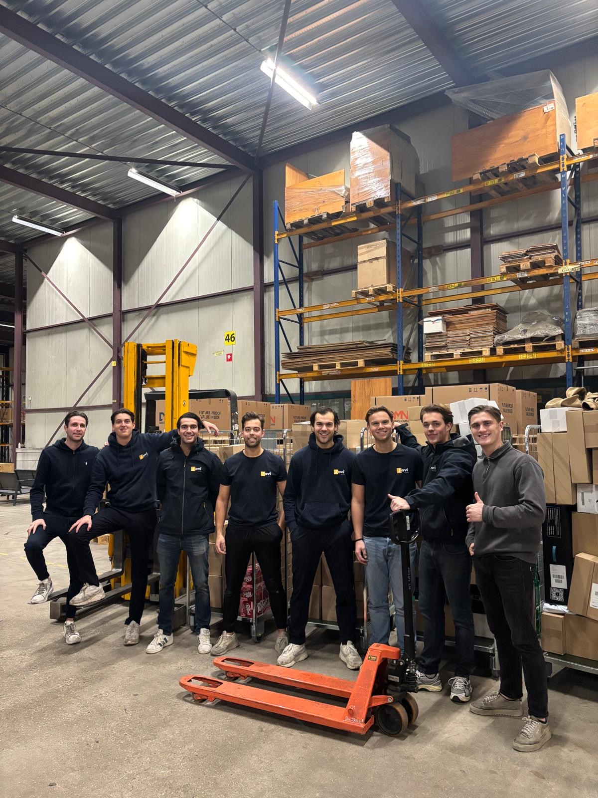 Het Jovi Fulfilment team in het warehouse